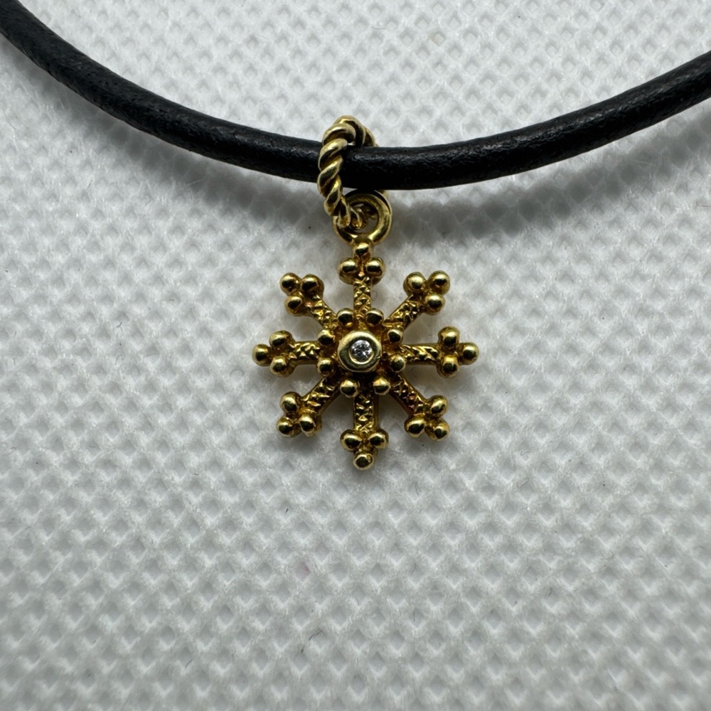 Judith Ripka Black Leather With 18k Gold & Center Diamond Snowflake Necklace 16”